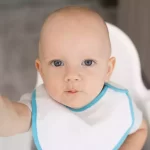 Bebe tête plate