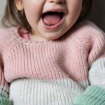 bébé claque langue