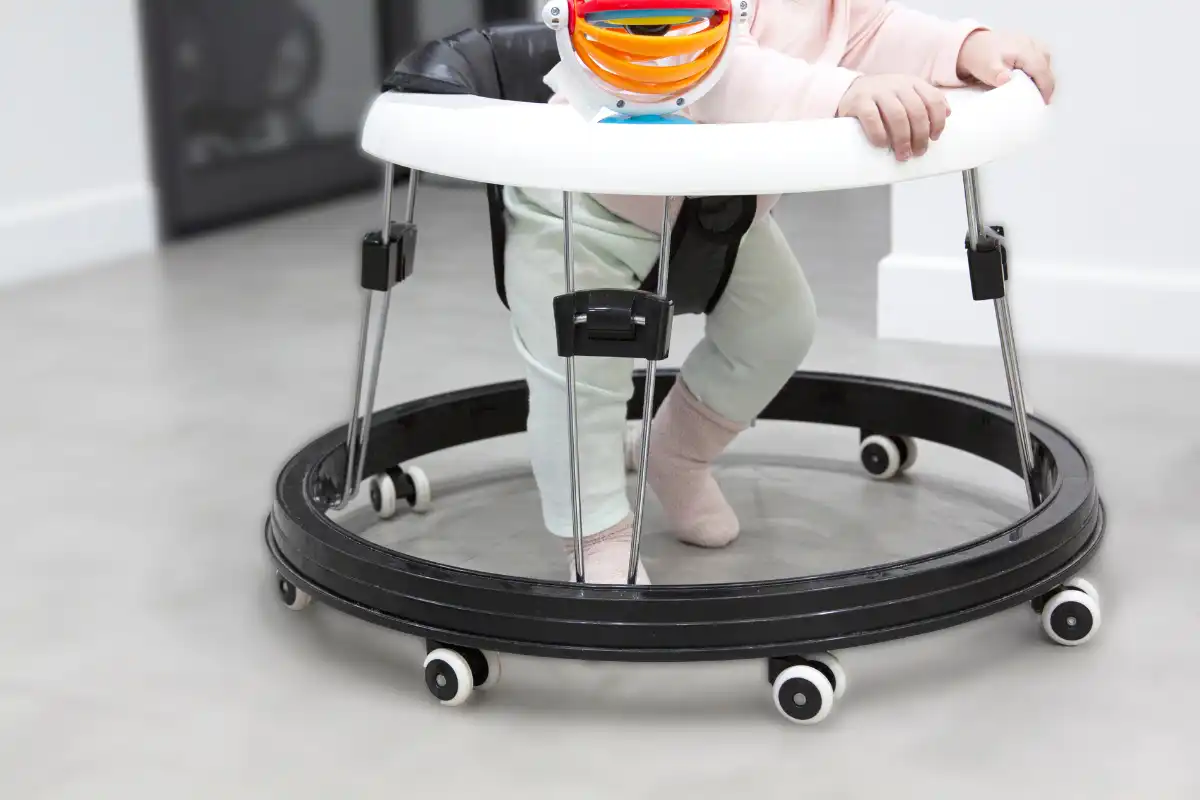 bébé trotteur